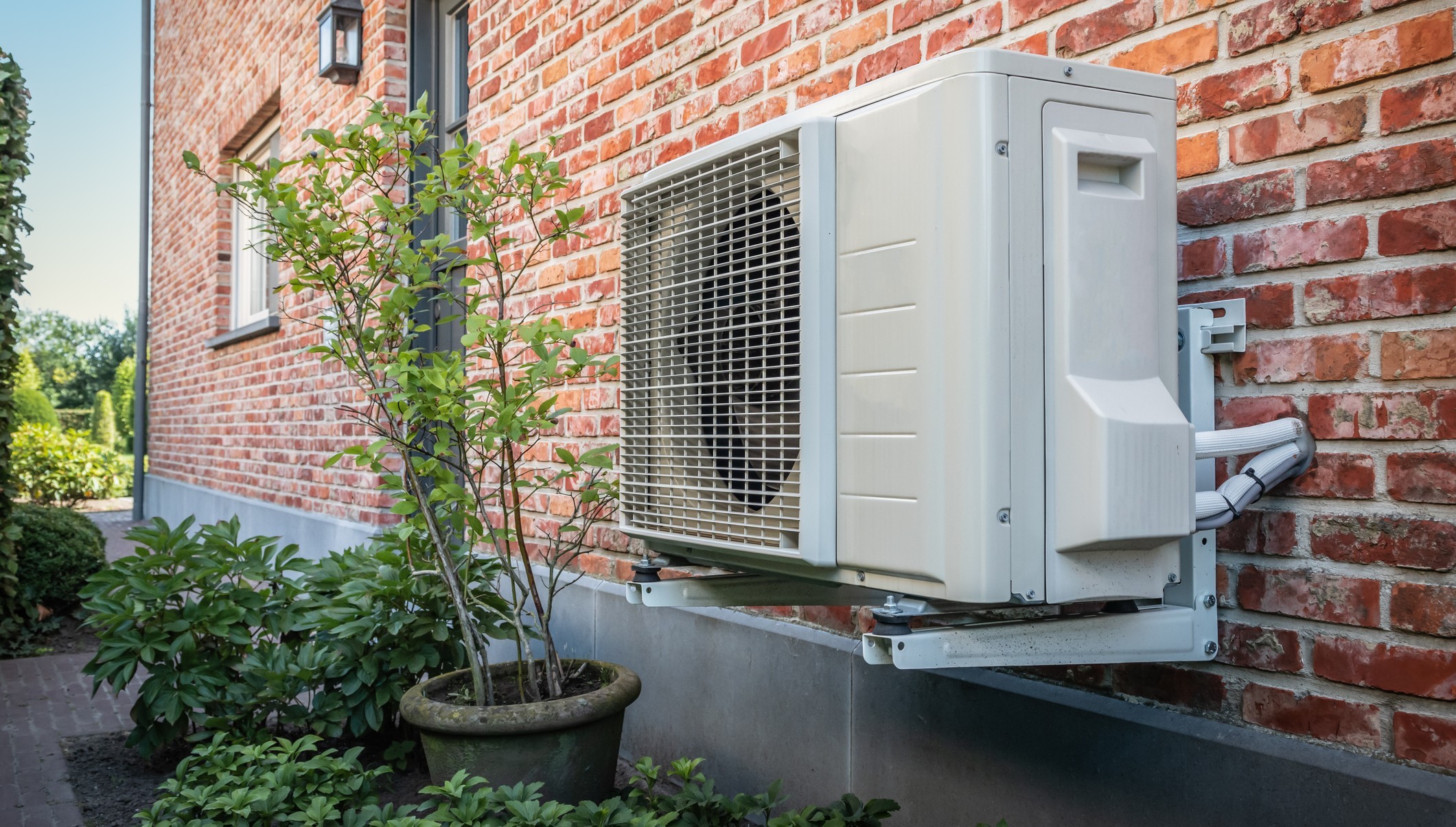 Is a Hybrid Heat Pump System Right for Your Toronto Home